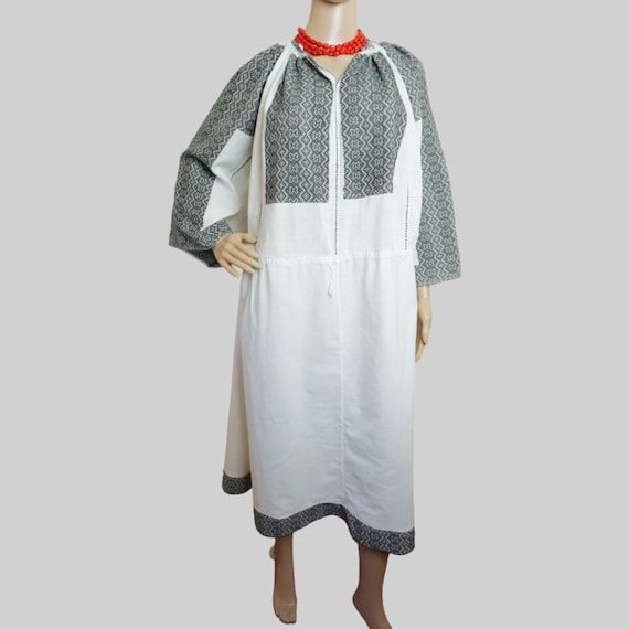 Romanian folk dress, handmade  ethnic vintage Rom… - image 1
