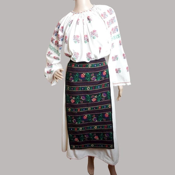 Romanian peasant costume, Romanian folk attire, R… - image 1