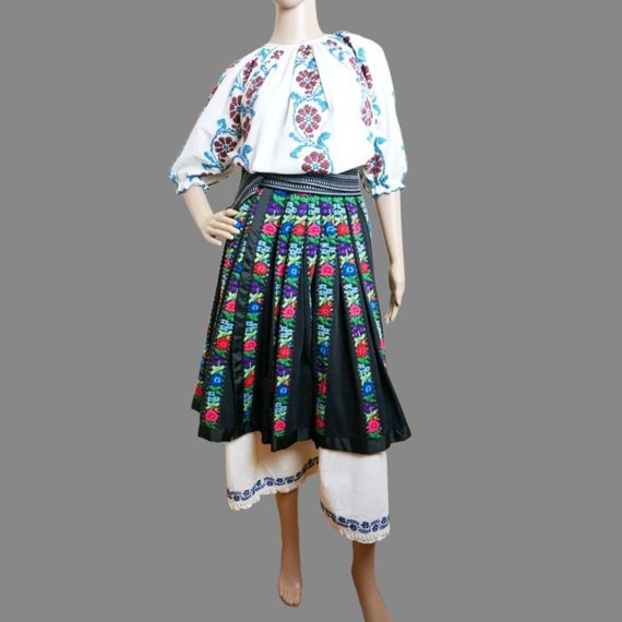Handmade Romanian folk costume, Romanian ethnic o… - image 1