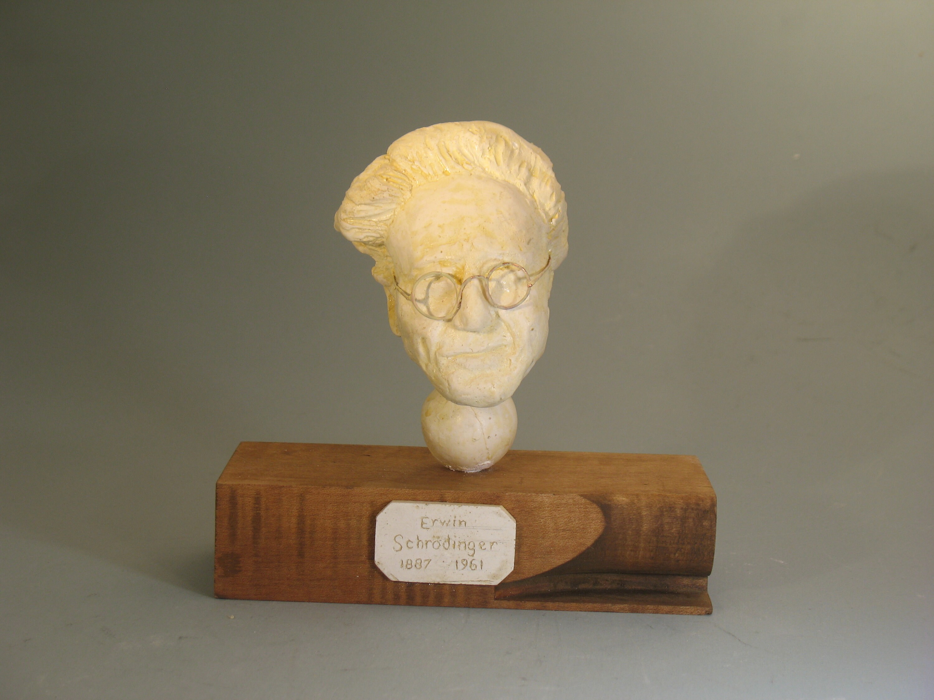 SCHRODINGER, Bust of physicist Erwin Schrodinger & movable cat