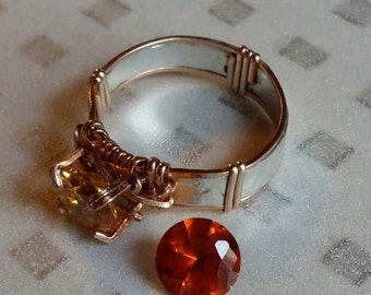 Le bracelet en argent fin magnifiquement texturé avec bordure en or rose est serti de la CZ orange brillant ressemblant à de l'opale de feu ou du grenat mandarin.