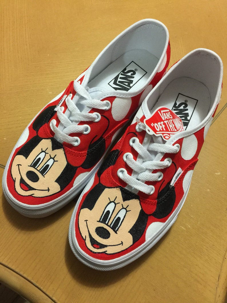 uno skechers black