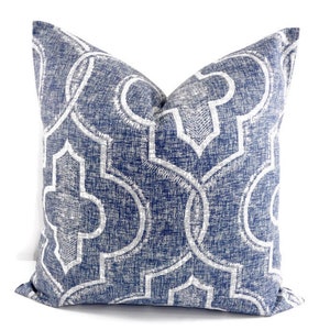 Farmhouse Pillow Cover. Vintage Indigo Pillow Cover. Faded Damask New port. Cotton. Indigo and white Sham Pillow case. Home decor Pillow.