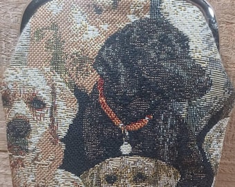 Pochette ou porte-monnaie vintage en tapisserie à bouton-pression avec des labradors beiges chocolat et Black Labs -C-