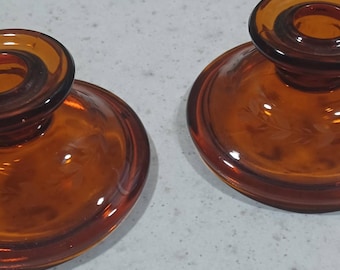 bougeoirs vintage des années 1980 en verre gravé ambré 5 x 2 1/2 po. x 2 1/2 po. -C-