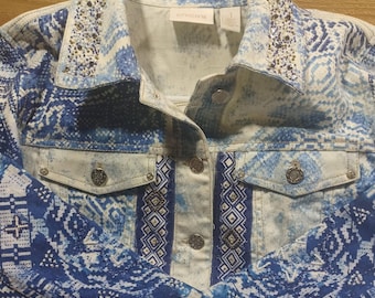 vintage Chico taille 1 Bling Out Western Country court veste en jean pour femmes avec boutons détaillés, perles, paillettes et clous