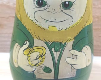Juego de cinco piezas de madera pintada a mano con diseño de duende irlandés, estilo vintage de los años 70.