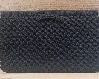 vintage 12 x 7,5 po. au crochet pochette noire avec ouverture à charnière sur les six côtés noir à l'intérieur -A-