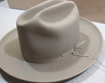 Sombrero de fieltro vintage de los años 60 para hombre, talla 7, San Antonio Craig Laing Enterprises Charlotte NC Forro de satén rojo Asociación Nacional de Subastadores - C