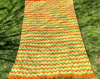 Vintage des années 1970, motif en zigzag fait main au crochet afghan, housse de canapé en orange olive et jaune