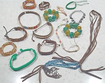 Quinze bijoux vintage des années 1970 « 15 » Bracelets Colliers Indien possible Ras de cou de Murano en cuir -F-
