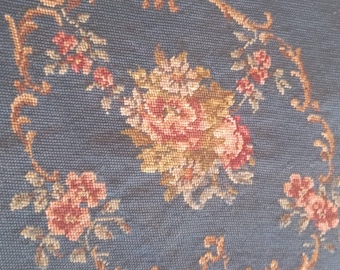 Funda de cojín o asiento para silla/taburete vintage de los años 30, bordada a punto de aguja, con estampado floral sobre fondo azul, 43 x 43 cm (17" x 17") - F