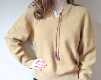50s Mustard Cashmere Sweater // Basic Ribbed V Neck Jumper