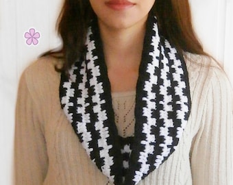 Cowl crochet pattern. Black and white circle scarf. Crochet infinity scarf in two colors PDF pattern _ M29