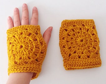 Short fingerless gloves crochet pattern. Lace granny square mitts // CHRONOS mitts crochet pattern _ M71