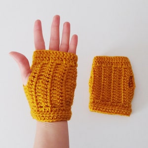 Short fingerless gloves crochet pattern. Lace granny square mitts // CHRONOS mitts crochet pattern _ M71 image 3