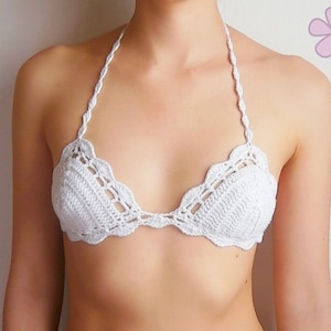 Scalloped triangle bikini top crochet pattern. Lace crochet bikini top // The WHITE DUNES bikini top crochet pattern _ M44