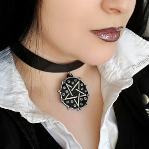 Yennefer The Witcher  Glow-in-the-Dark Pentagram Unisex Choker / Necklace / Medallion Cosplay Jewellery. Personalized