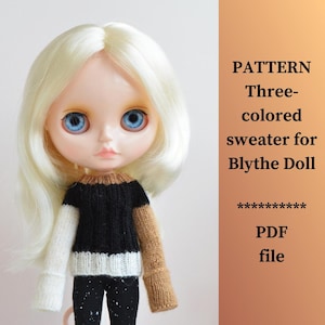 May include: A Blythe doll with pale skin, blue eyes, and blonde hair is wearing a three-colored sweater. The sweater is black, white, and tan. The text on the right says "PATTERN Three-colored sweater for Blythe Doll" and "PDF file."
