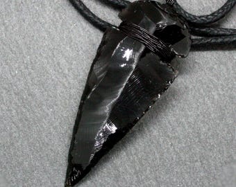Pijlpunthanger van zwarte obsidiaan: draadgewikkelde mannenketting vulkanisch glas, beschermend stenen amulet