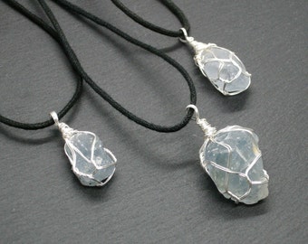 Celestit Rohstein Anhänger, Celestin Rohstein Halskette, silver filled wire, unisex Kristall Amulett, Geschenkschmuck