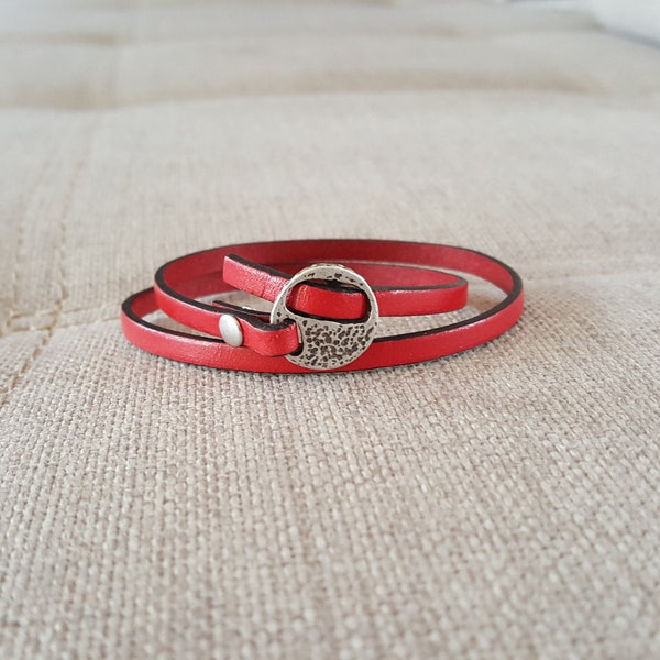 Bracelet en cuir rouge fermoir passant argent