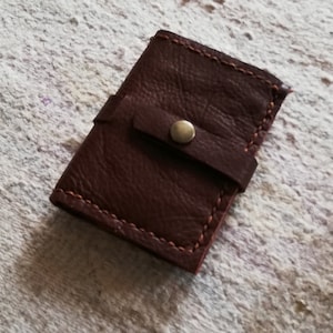 Porte cartes en cuir marron fermeture pression