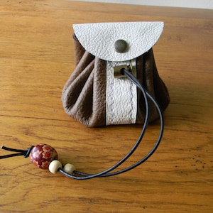 Bolso de cuero marrón y blanco modelo grande