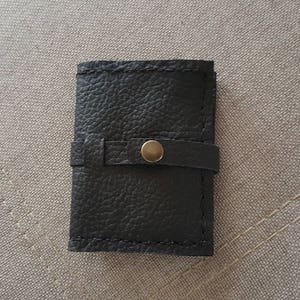 Porte cartes en cuir noir fermeture pression