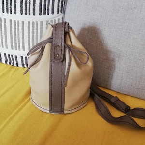 Small beige leather shoulder bag
