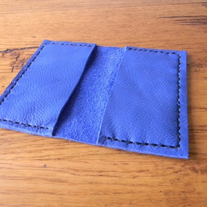 Pochette en cuir pour cartes CB de couleur bleu
