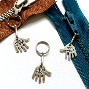 0,95 Euro / piece HANDMADE Hand 5 Charm Zipper Puller Jewelry Pendant Metal Color Old Silver 27mm X 14mm (5pcs)