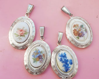 Hinged MEDALLION oval made of metal Color Silver Light with Cabochon porcelain painting style on glass to choose from 30 mm X 24 mm