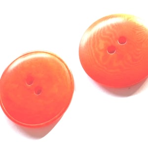 1 Stück KORALLE 25mm 40" Corozo Stein-Nuss Knopf 2 Loch für Strickwaren coloured vegetable ivory