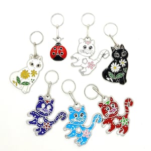 CATS & BEETLES in the GARDEN カラフルな猫のバックパック バッグ ジュエリー ペンダント プラー ヘルパー ジッパー メタル カラー シルバー、カラフルなエナメル塗装