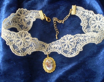 german Tracht choker or romantic assesoir for costumes made of lace with pendant