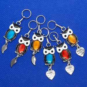 BÚHO con CORAZÓN o ALAS dije joyería celular, bolso, llavero colgante metal color plata pintado de colores 58 mm X 12 mm