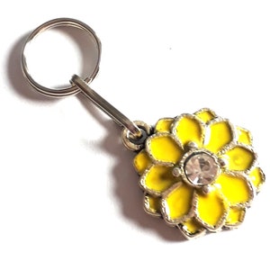 SILBERBLUME Charm Amulett Zieher-Helfer Reißverschluss Schuhsenkel Roller Skate Rave Schmuck Anhänger Metall Farbe Silber mit bunter Lack Gelb Silber 35