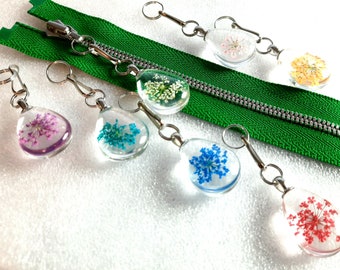 Stitch marker Flowery DROP with intaglio flowers pendant costume jewelery bag charm bag charm key ring 60 mm X 17 mm