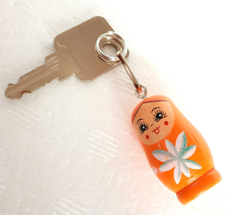 Anhänger MATRJOSCHKA Bag Charm Taschenschmuck Schlüssel-Anhänger Holz bemalt diverse Farben 50mm X 17mm Orange