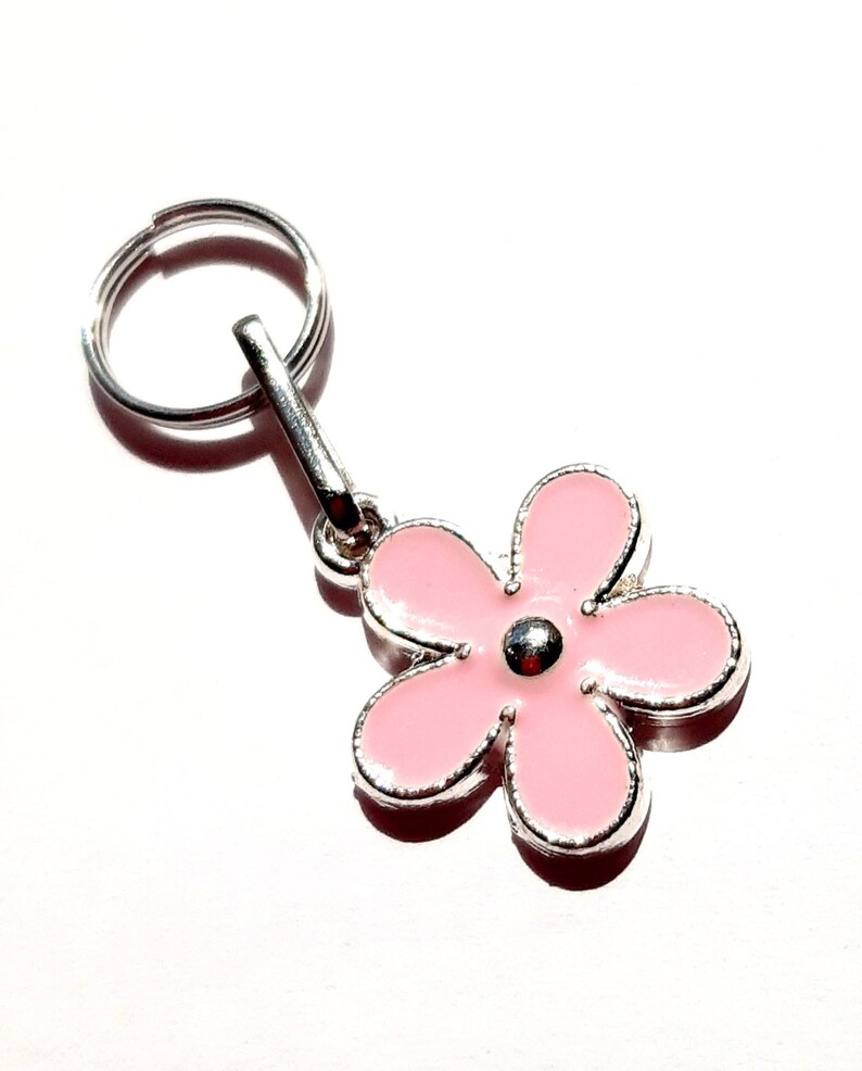 SILBERBLUME Charm Amulett Zieher-Helfer Reißverschluss Schuhsenkel Roller Skate Rave Schmuck Anhänger Metall Farbe Silber mit bunter Lack Rosa Silber 35