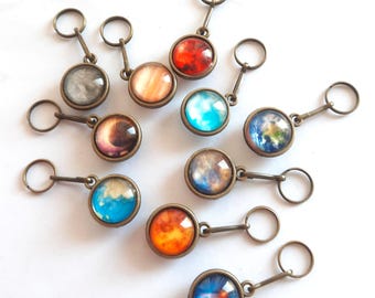 PLANETEN RAUSCH ball charm zipper puller pendant metal setting color antique brass with glass cabochon various colors and patterns