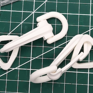 2-piece spring carabiner for bags, dog leash, safety, sports, water-resistant, made of nylon white 80 mm X 30 mm X 18 mm, 6g/piece