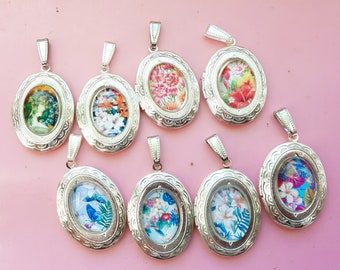 Hinged MEDALLION oval made of metal Color Silver Light with glass Cabochon various flower pictures to choose from 30 mm X 24 mm