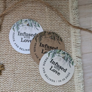 Doordrenkt met love-tags. Gunstlabel voor olijfolie. Bedankt Tag. Ronde tag