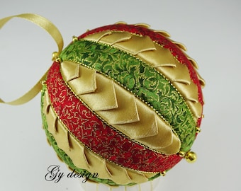 Traditional Striped Quilted Christmas Tree Ornament, Red Green Gold Decoration, No sew kimekomi xmas bauble