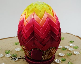 Ombre Easter egg with flower decoration quilted ornaments ornament no sew ornament tabel top Easter decorations eggs decorated egg fabric