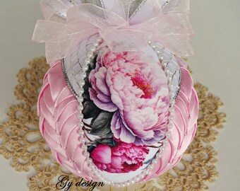 Peonies flowers spring ornament, kimekomi xmas bauble, patchwork pink quilted ball