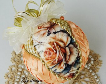 Roses spring ornament, kimekomi xmas bauble, patchwork peach quilted ball