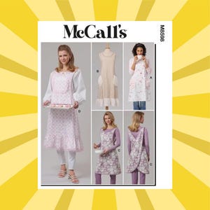 Könnte beinhalten: McCall's Schnittmuster mit verschiedenen Schürzenstilen. Die Schürzen werden in verschiedenen Designs gezeigt, darunter Blumenmuster und unifarbene Designs. Das Bild zeigt ein Model mit einer Schürze und eine Schaufensterpuppe mit einer anderen Schürze. Die Musternummer ist M8598.